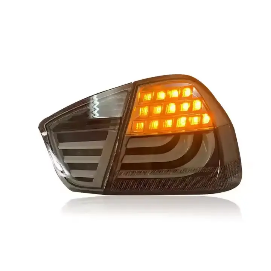 FEUX ARRIÈRE BMW E90 2005-2008, design moderne et lumineux, idéal pour améliorer votre véhicule.