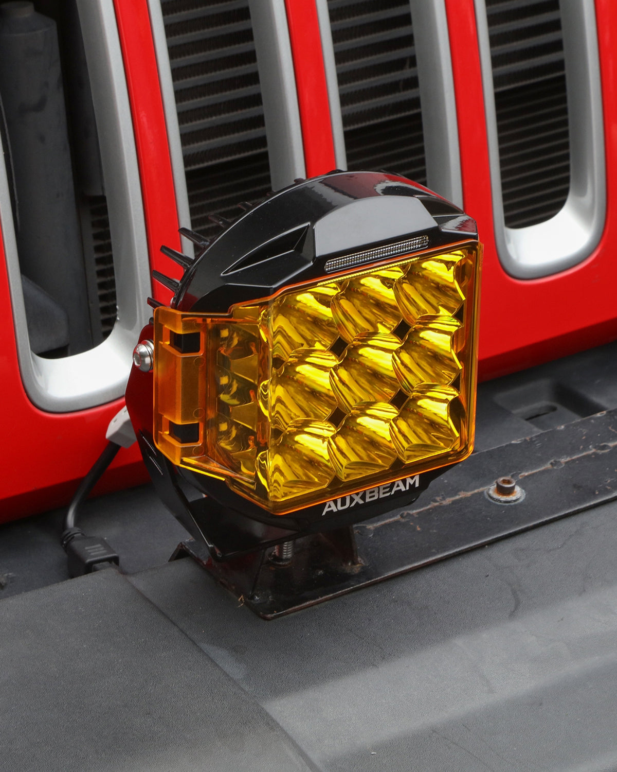 سلسلة V-MAX | مصابيح قيادة LED دائرية بشعاع جانبي مدمج، ٧ بوصات، ٢٢٨ واط، ٢٦١٠٠ لومن، مع إضاءة خلفية وإضاءة نهارية كهرمانية