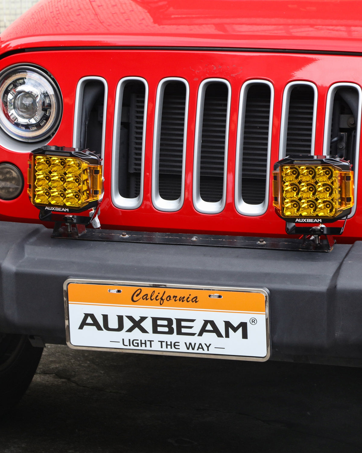 سلسلة V-MAX | مصابيح LED مربعة ٧ بوصات، ٢٢٨ واط، ٢٦١٠٠ لومن، مزودة بشعاع جانبي مدمج، مع إضاءة خلفية وإضاءة نهارية كهرمانية