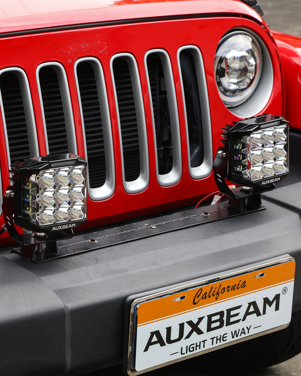 سلسلة V-MAX | مصابيح LED مربعة ٧ بوصات، ٢٢٨ واط، ٢٦١٠٠ لومن، مزودة بشعاع جانبي مدمج، مع إضاءة خلفية وإضاءة نهارية كهرمانية