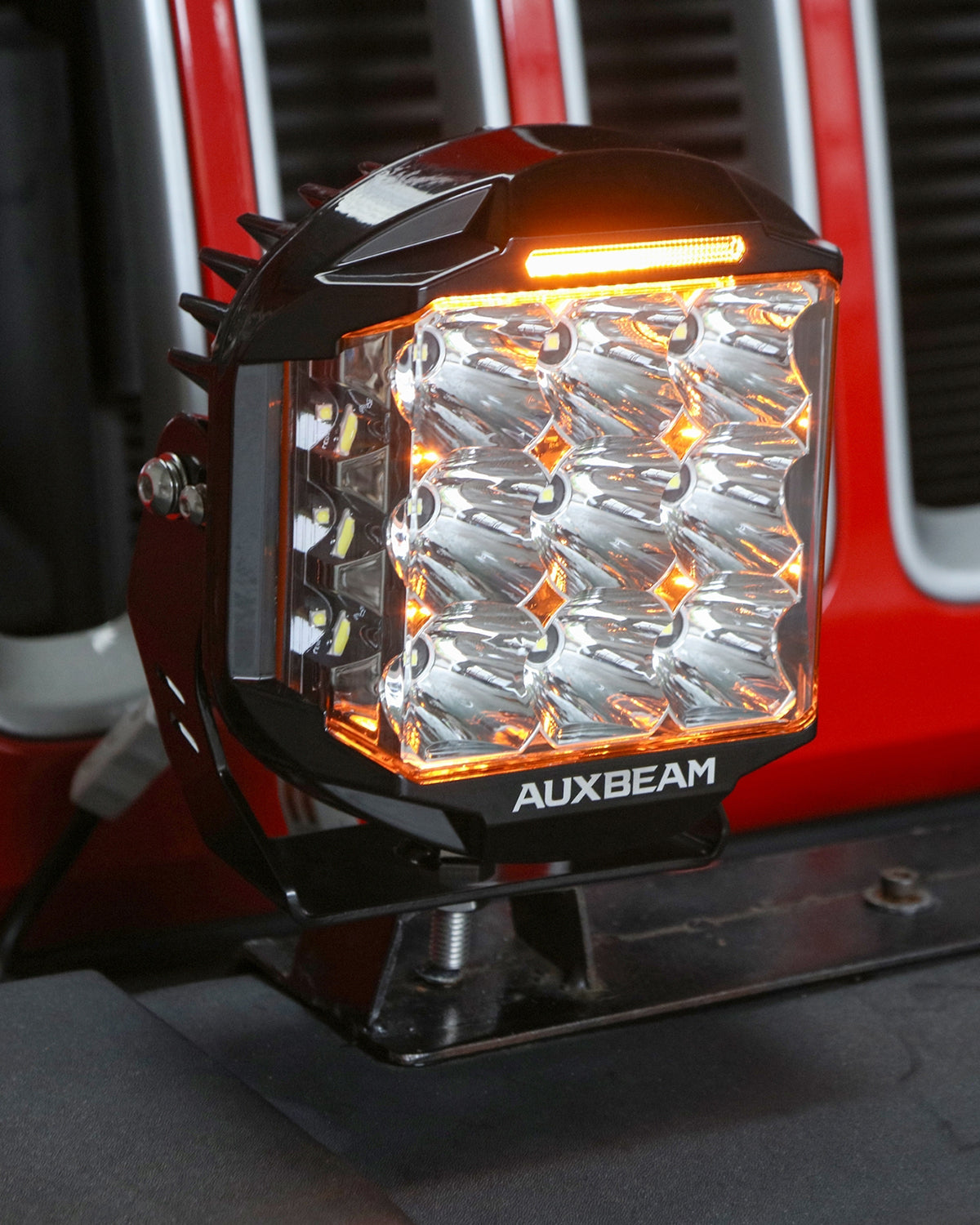 سلسلة V-MAX | مصابيح قيادة LED دائرية بشعاع جانبي مدمج، ٧ بوصات، ٢٢٨ واط، ٢٦١٠٠ لومن، مع إضاءة خلفية وإضاءة نهارية كهرمانية