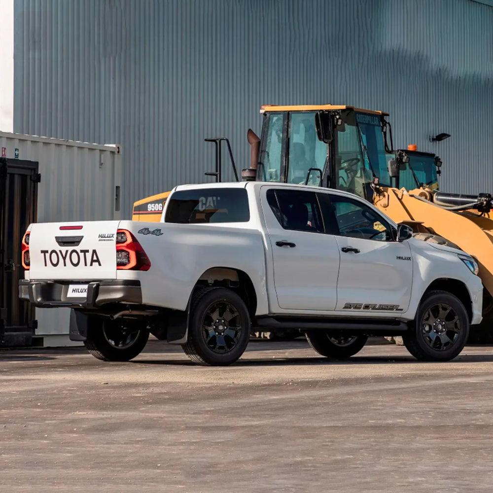 مجموعة مصابيح خلفية LED مع إضاءة ترحيب ديناميكية لسيارة تويوتا هيلوكس SR5 الجيل الثامن (GUN125، GUN126R) موديلات 2015-2022