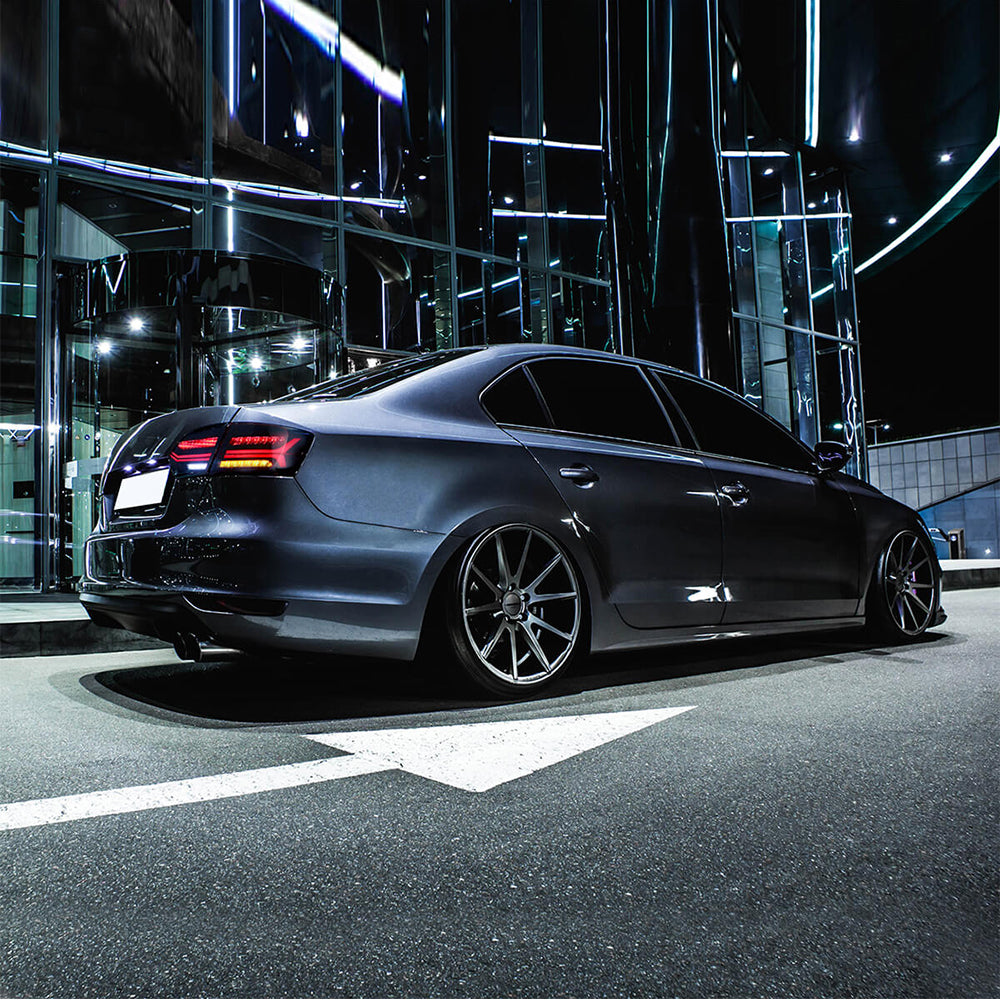 مجموعة مصابيح خلفية LED مع إشارة انعطاف تسلسلية LED كاملة لسيارة فولكس فاجن جيتا/ساجيتار الجيل السادس (A6) موديلات 2011-2014