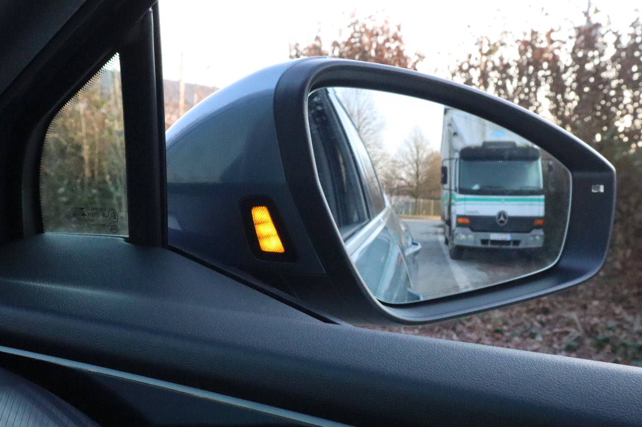 Lane change assistant incl. rear traffic allert for Audi Q4 F4