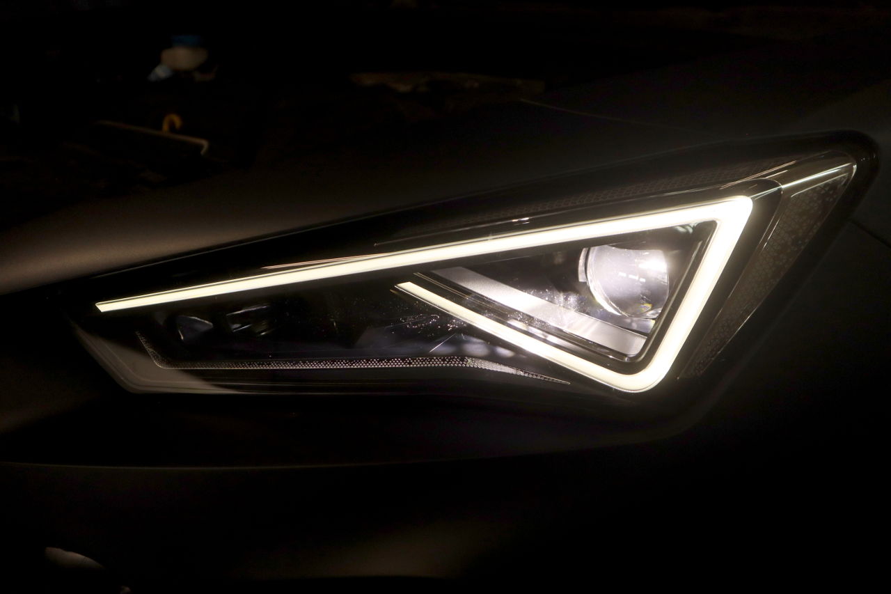 LED Matrix headlights with LED DRL for Seat Formentor KM