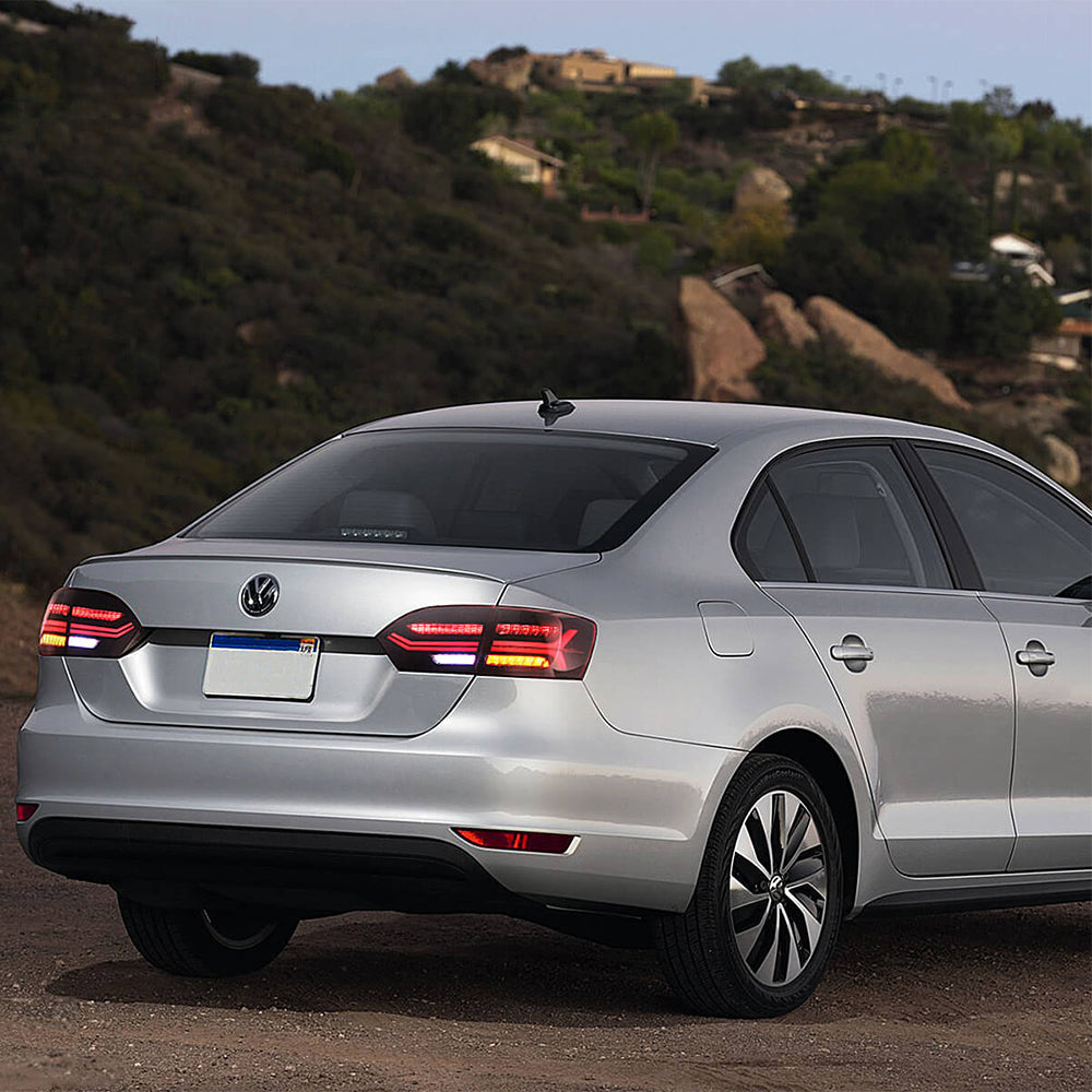 مجموعة مصابيح خلفية LED مع إشارة انعطاف تسلسلية LED كاملة لسيارة فولكس فاجن جيتا/ساجيتار الجيل السادس (A6) موديلات 2011-2014