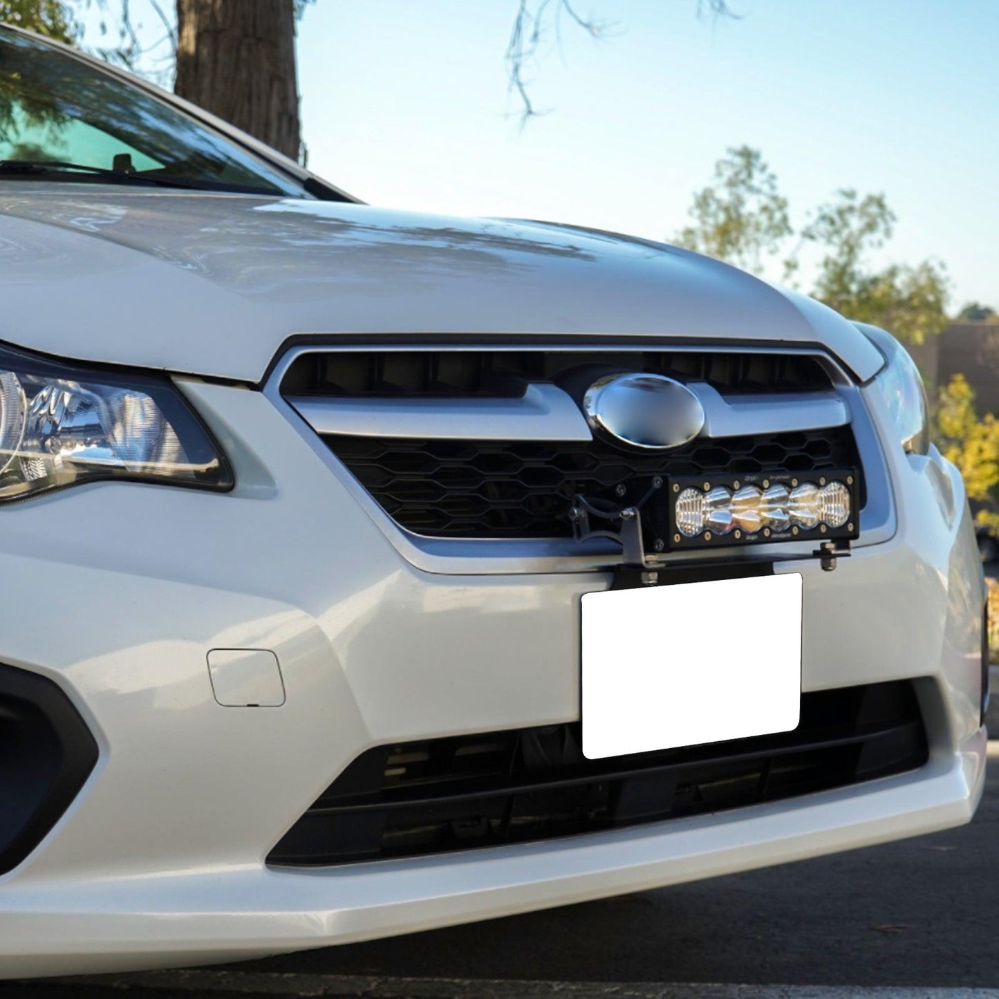 شريط إضاءة LED من الفولاذ للوحة الترخيص وحامل المصد الأمامي مناسب لمعظم الشاحنات والشاحنات الصغيرة وسيارات الدفع الرباعي وسيارات الجيب وسيارات الدفع الرباعي والسيارات (الإصدار الأمريكي)