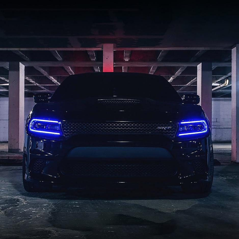 مجموعة مصابيح أمامية LED بنمط RGB مع جهاز عرض مزدوج الشعاع باللون الأسود لسيارة Dodge Charger الجيل السابع (LD) موديلات 2015-2023