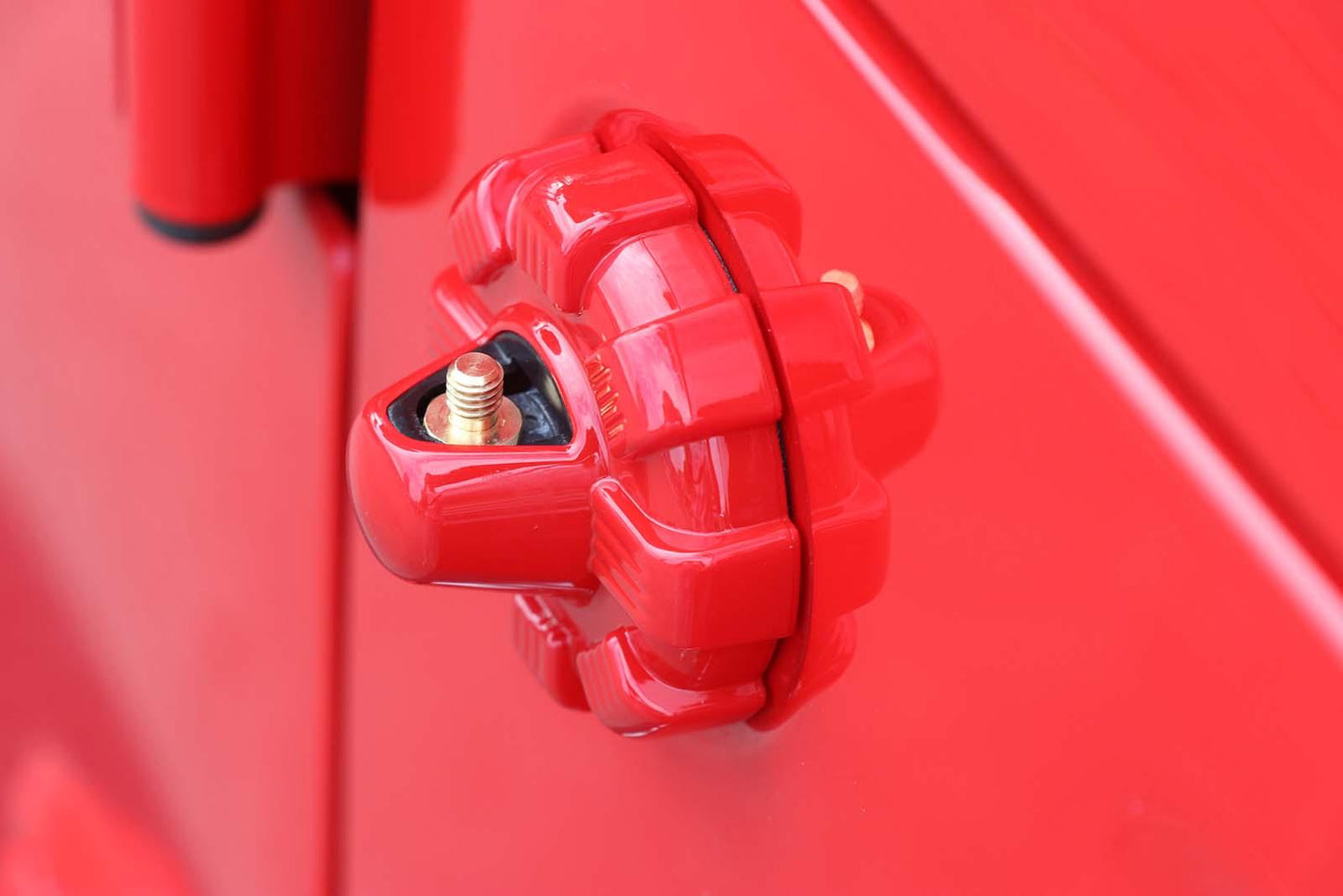 غطاء قاعدة هوائي الراديو مع إطار تثبيت هوائي لسيارة جيب رانجلر JL 2018-2022 (أسود/أحمر/فضي)